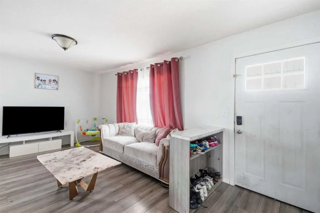 40 Penworth Place SE, Calgary — photo 4 of 41