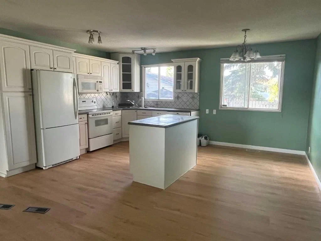 5820 Rundlehorn Drive NE, Calgary — photo 3 of 27