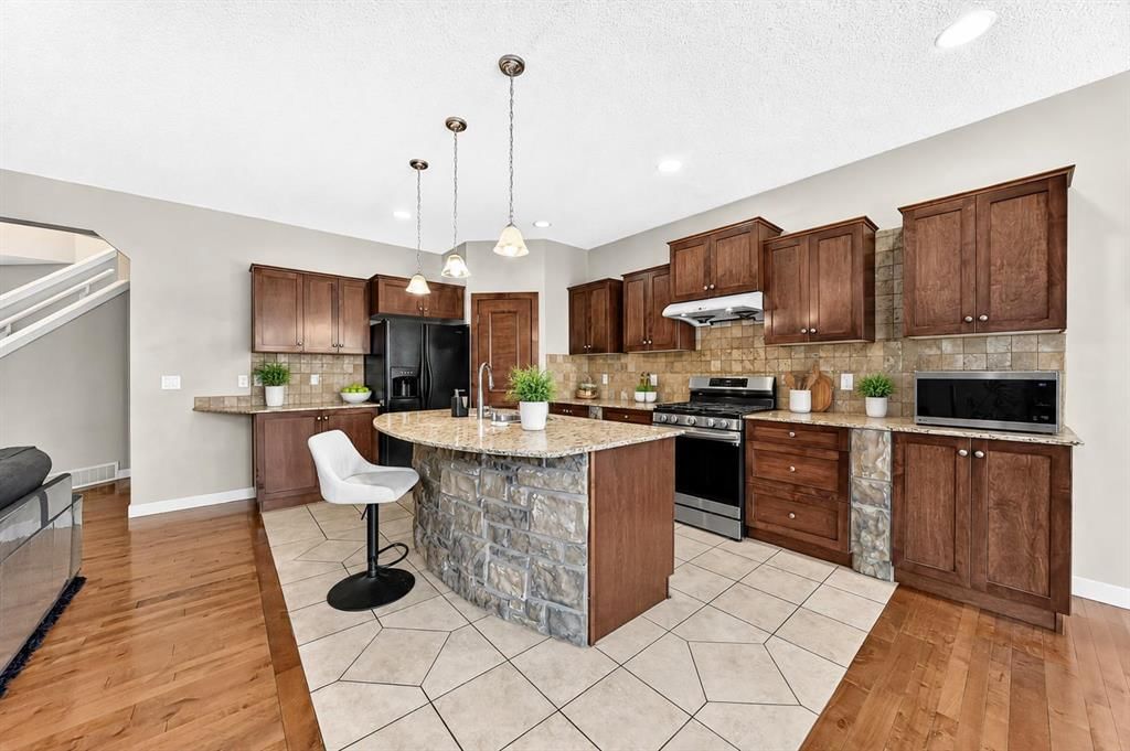 182 Cranfield Manor SE, Calgary — photo 4 of 48