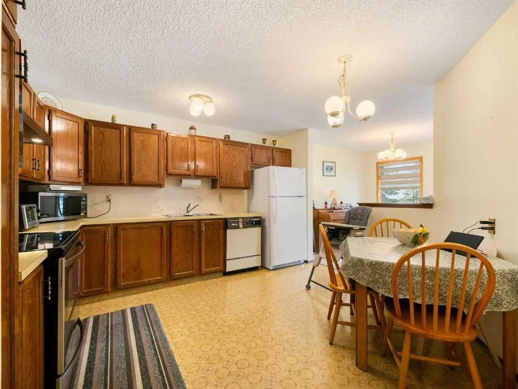 1620 47 Street SW, Calgary — photo 5 of 33