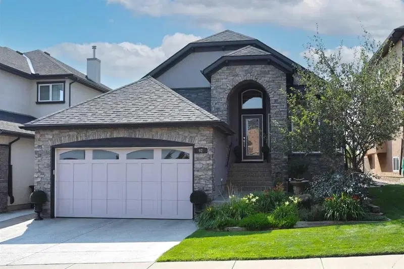 92 Sherwood Rise NW, Calgary — main listing photo