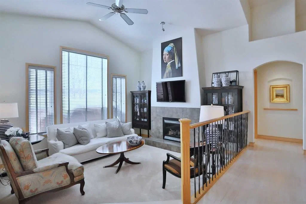 92 Sherwood Rise NW, Calgary — photo 3 of 48