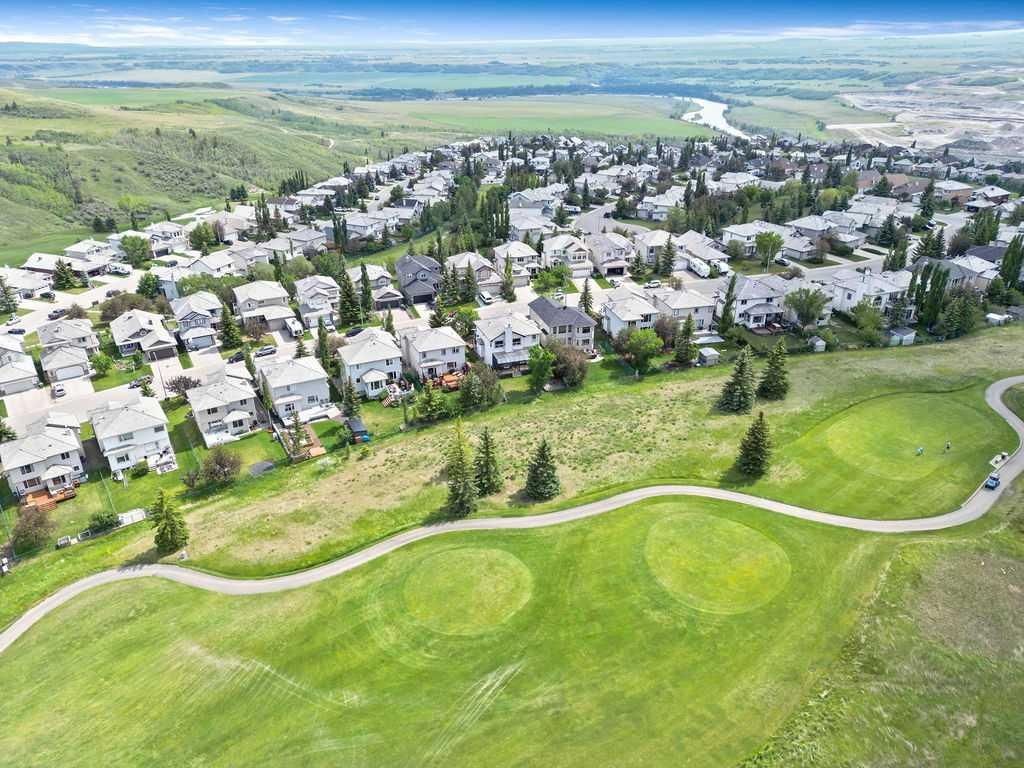 31 Gleneagles Terrace, Cochrane — photo 3 of 47