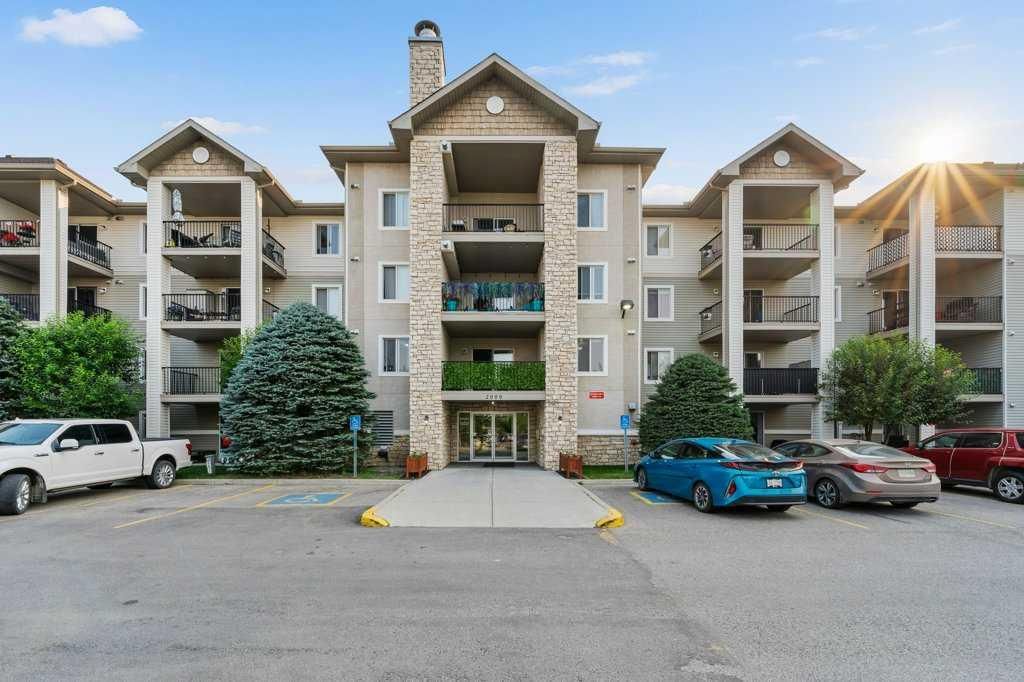2207, 12 Cimarron Common, Calgary — apartment for sale