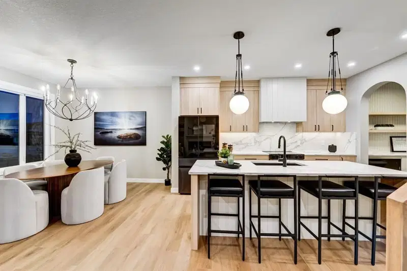540 Lawthorn Way, Calgary — detached for sale