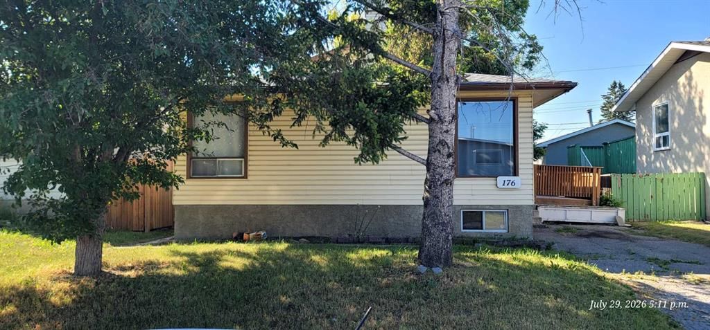 176 Penbrooke Close SE, Calgary — recently sold home
