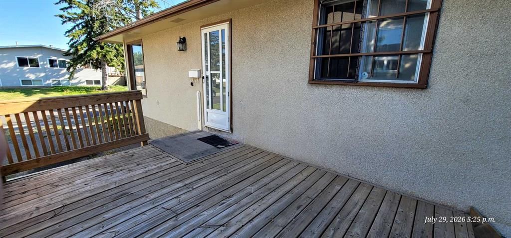 176 Penbrooke Close SE, Calgary — photo 3 of 25