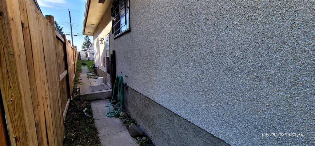 176 Penbrooke Close SE, Calgary — photo 5 of 25