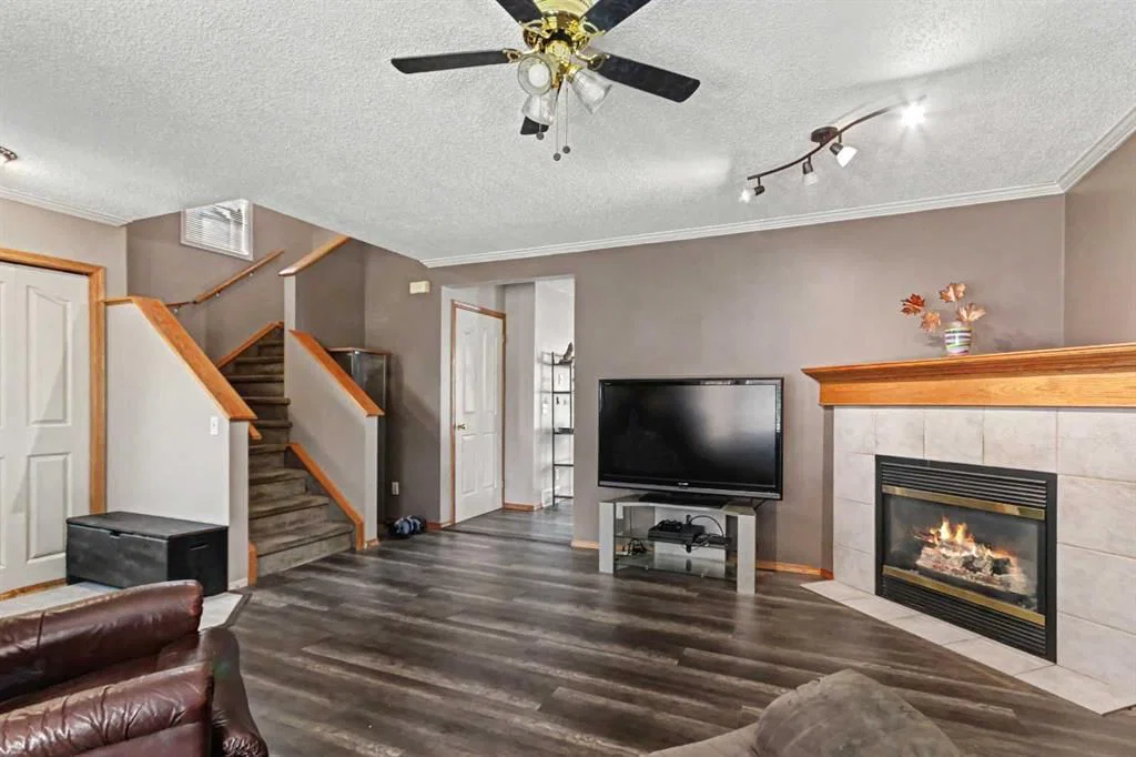311 Erin Circle SE, Calgary — photo 2 of 38