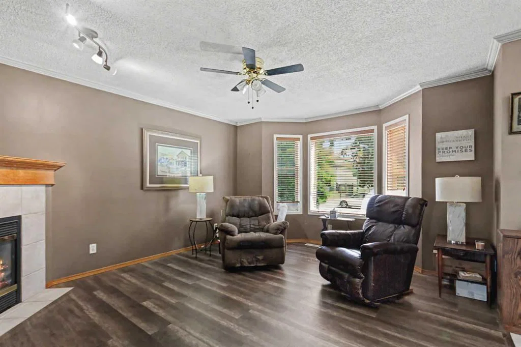 311 Erin Circle SE, Calgary — photo 4 of 38