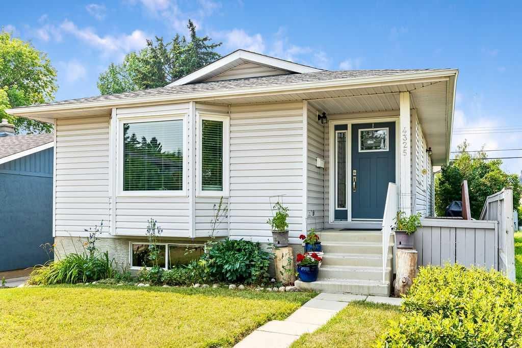 4325 70 Street NW, Calgary — photo 2 of 31