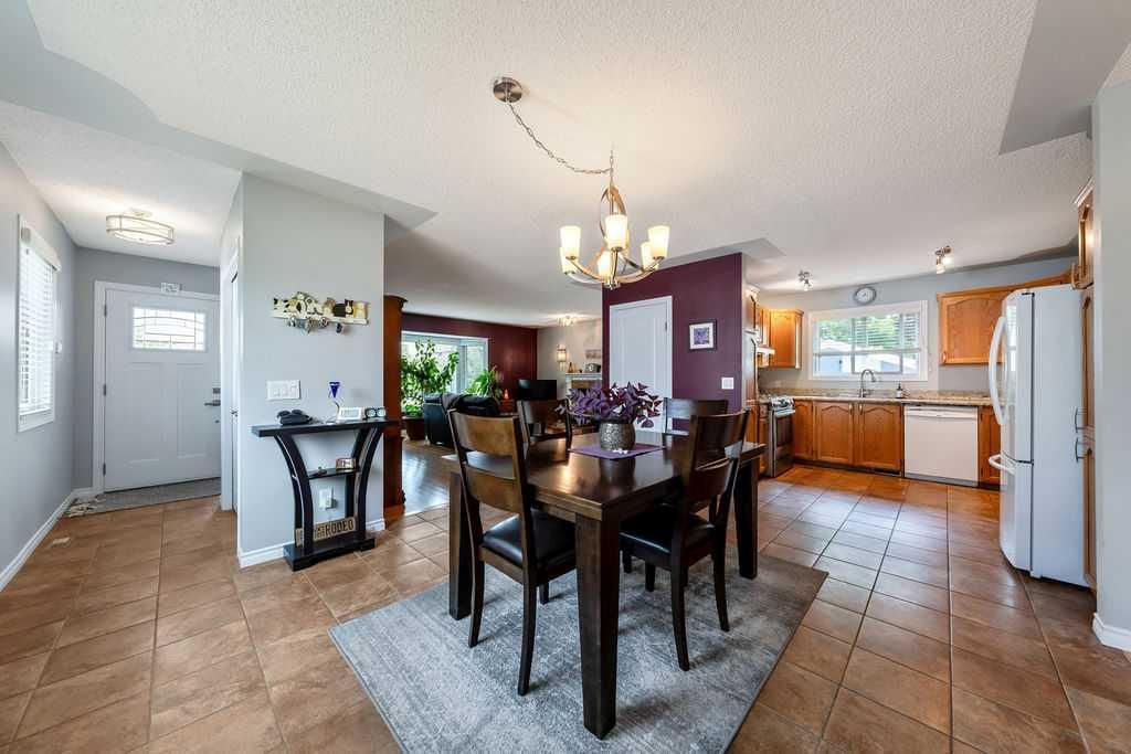 4325 70 Street NW, Calgary — photo 5 of 31