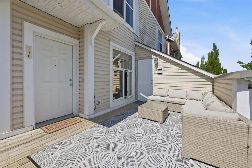 128 West Springs Road SW, Calgary — photo 2 of 24