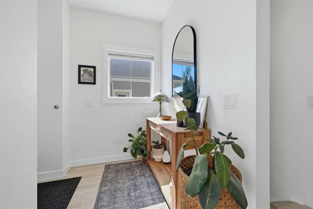 128 West Springs Road SW, Calgary — photo 3 of 24