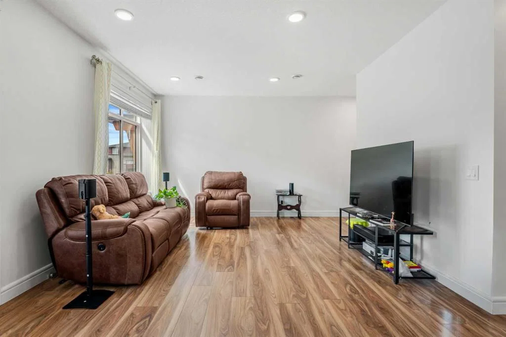 4367 Seton Drive SE, Calgary — photo 2 of 26