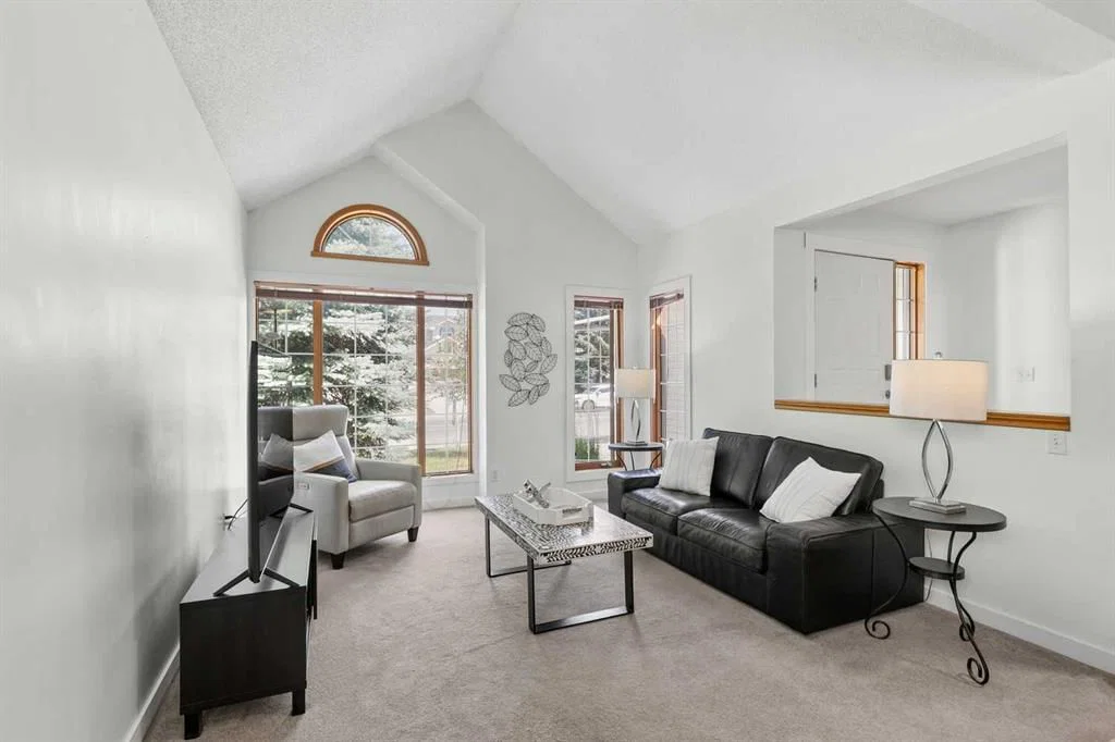 14125 Evergreen Street SW, Calgary — photo 5 of 44