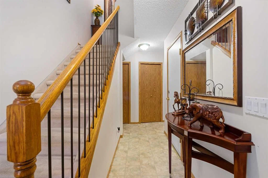 160 Millview Green SW, Calgary — photo 4 of 26