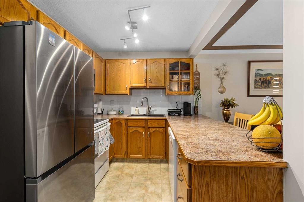 160 Millview Green SW, Calgary — photo 5 of 26