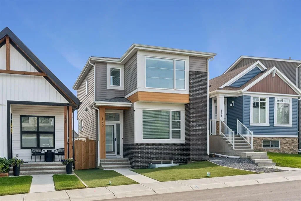 125 Rochester Way NW, Calgary — main listing photo