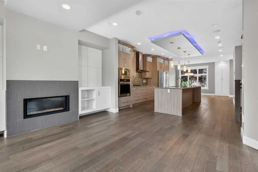 3318 Centre B Street NW, Calgary — photo 3 of 39