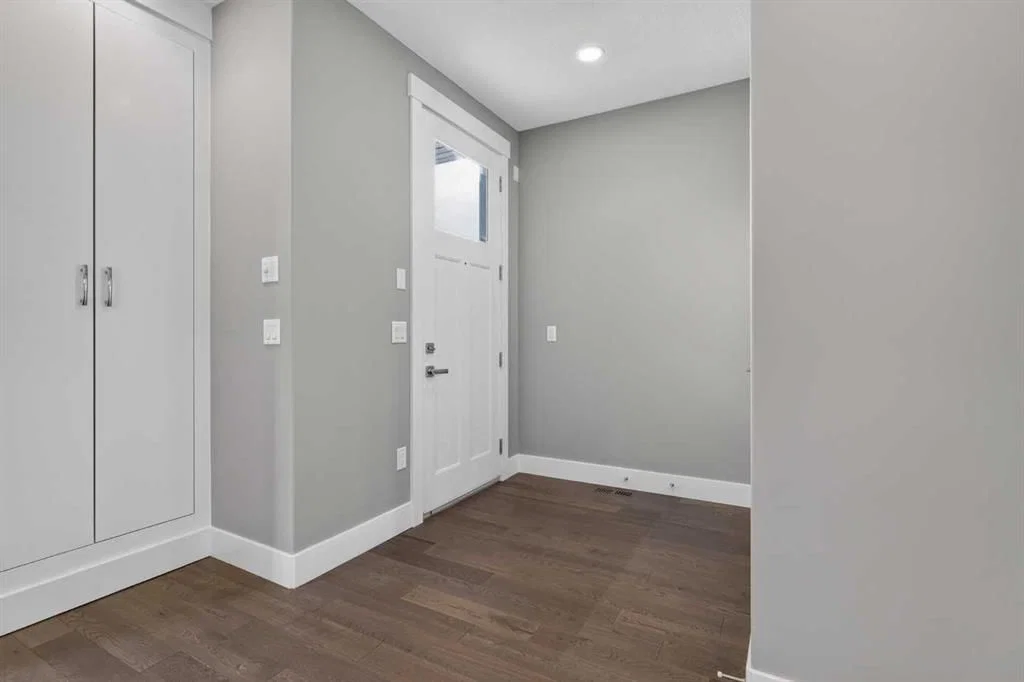 3318 Centre B Street NW, Calgary — photo 5 of 39