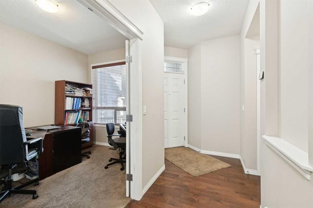 92 Cougar Ridge Close SW, Calgary — photo 5 of 42