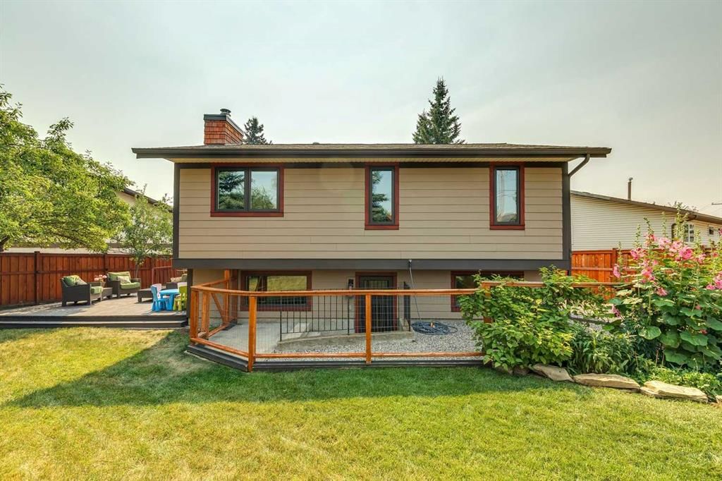 127 Ranchridge Court NW, Calgary — photo 4 of 50