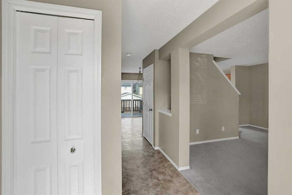 706 Everridge Drive SW, Calgary — photo 4 of 32