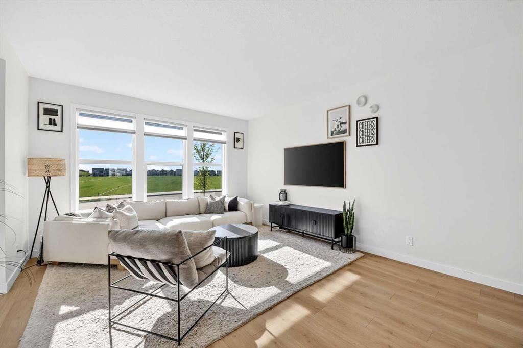 87 Heirloom Boulevard SE, Calgary — photo 3 of 39