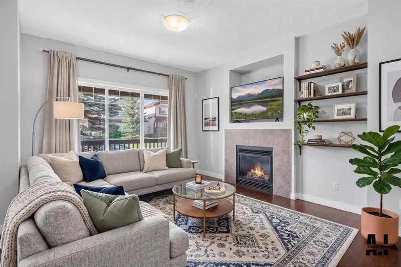 22 Panora Road NW, Calgary — photo 5 of 46