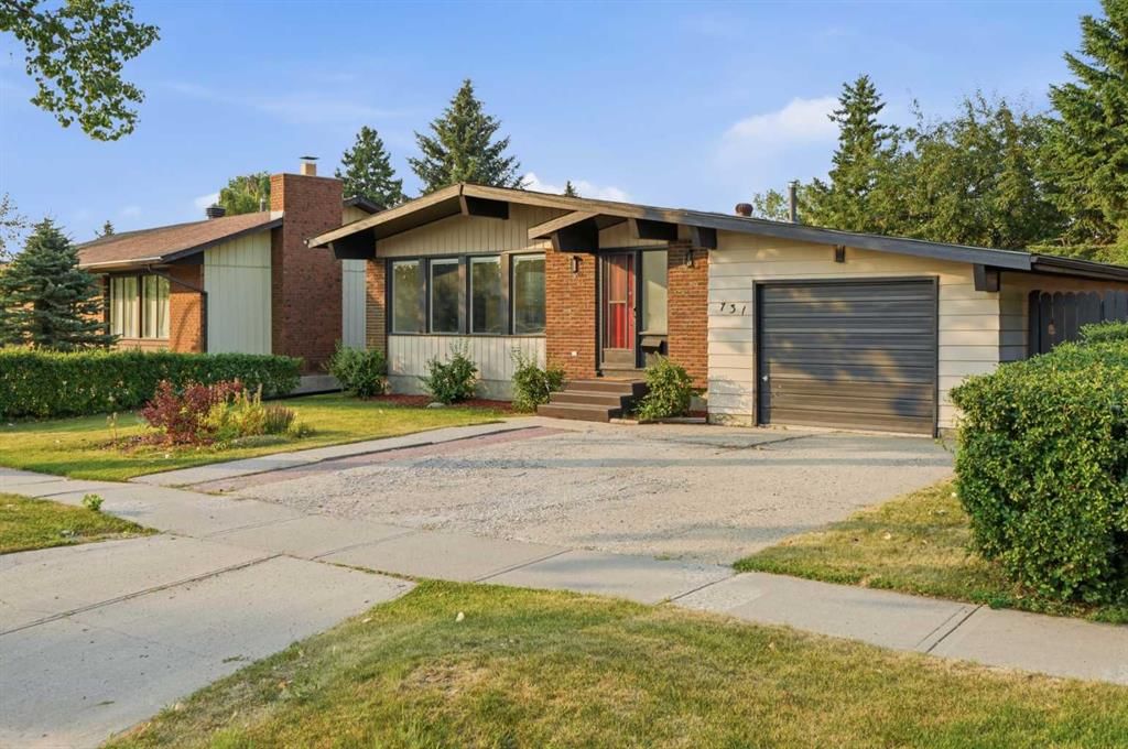 731 Queensland Drive SE, Calgary — photo 3 of 48