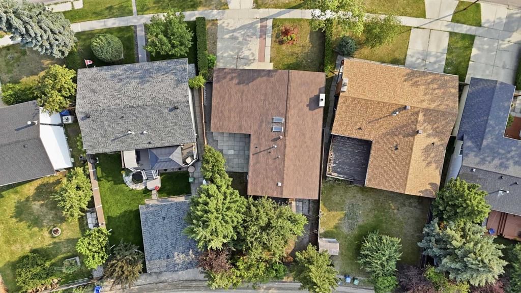 731 Queensland Drive SE, Calgary — photo 4 of 48