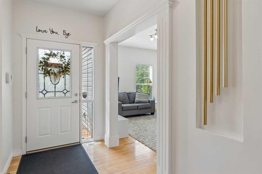 173 Prestwick Estate Way SE, Calgary — photo 4 of 34