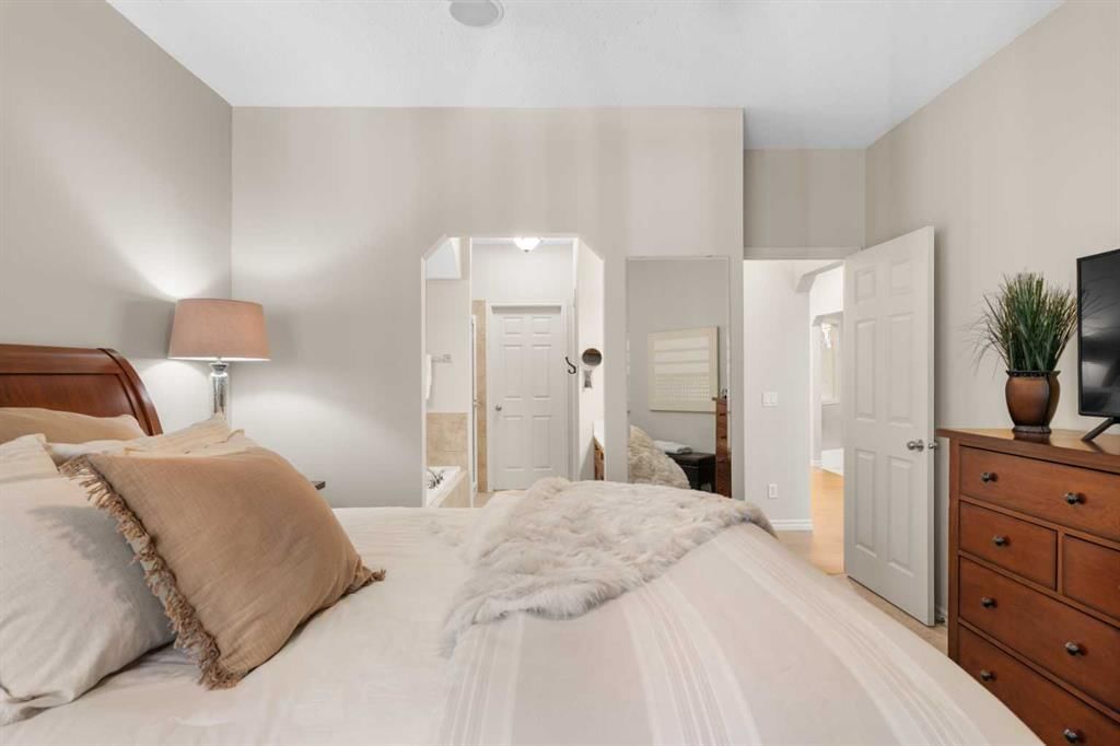 50 Wentworth Landing SW, Calgary — photo 4 of 37