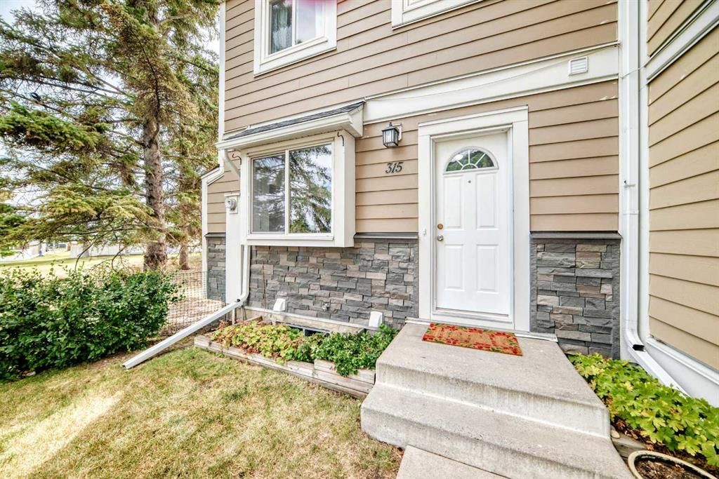 315 Georgian Villas NE, Calgary — photo 3 of 44