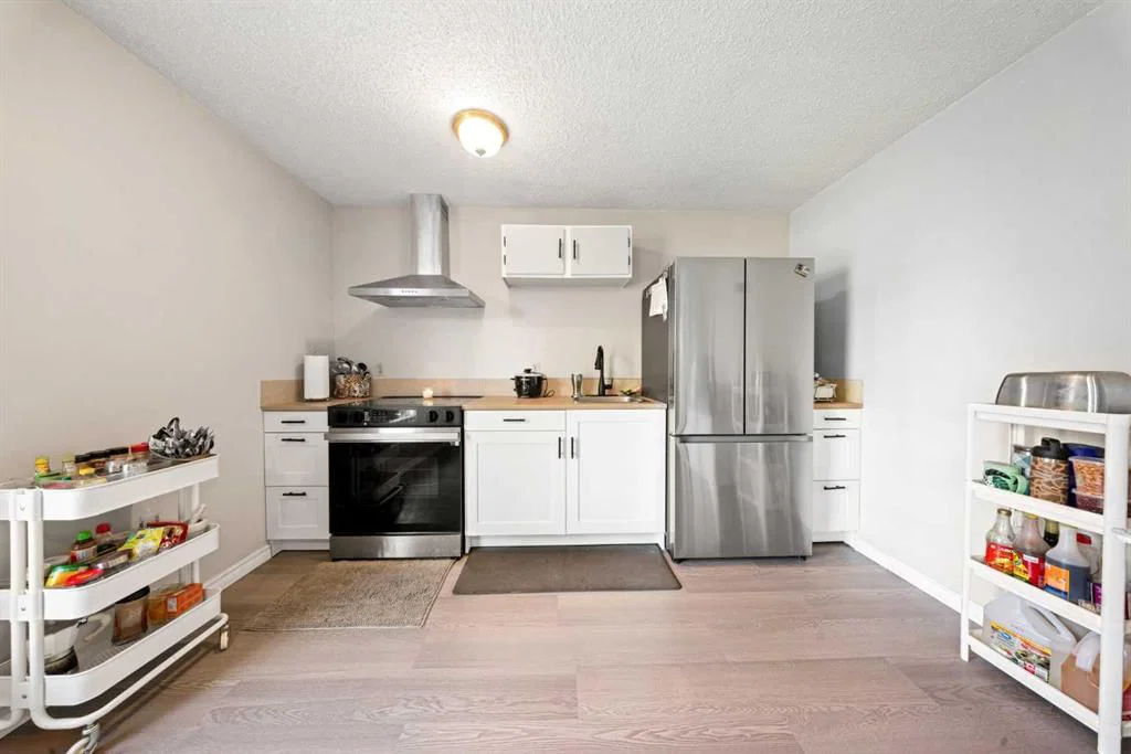 32 Shawmeadows Road SW, Calgary — photo 5 of 18