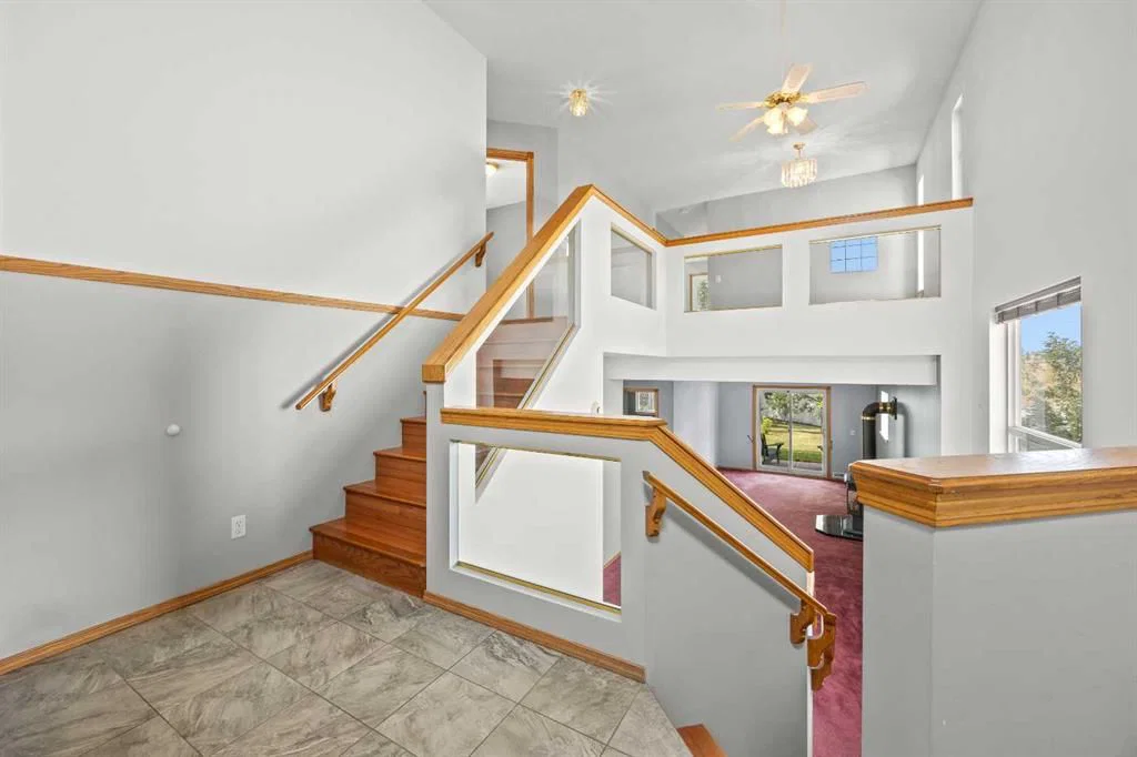 117 Hidden Spring Circle NW, Calgary — photo 4 of 40