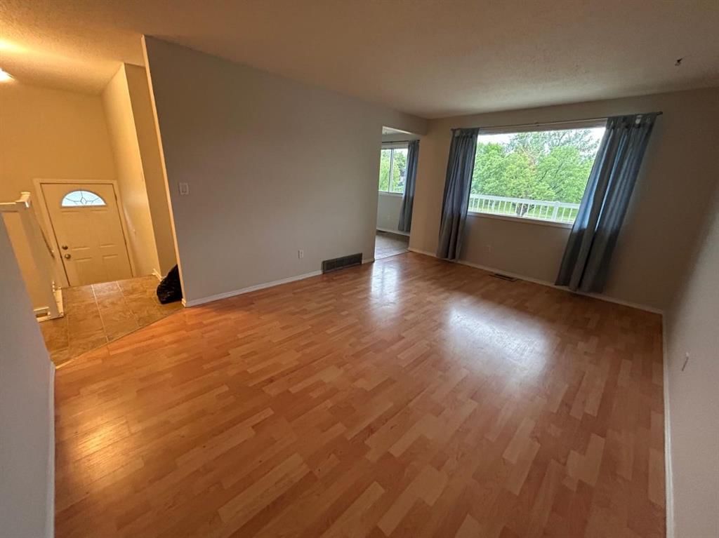 511 40 Street NE, Calgary — photo 5 of 23