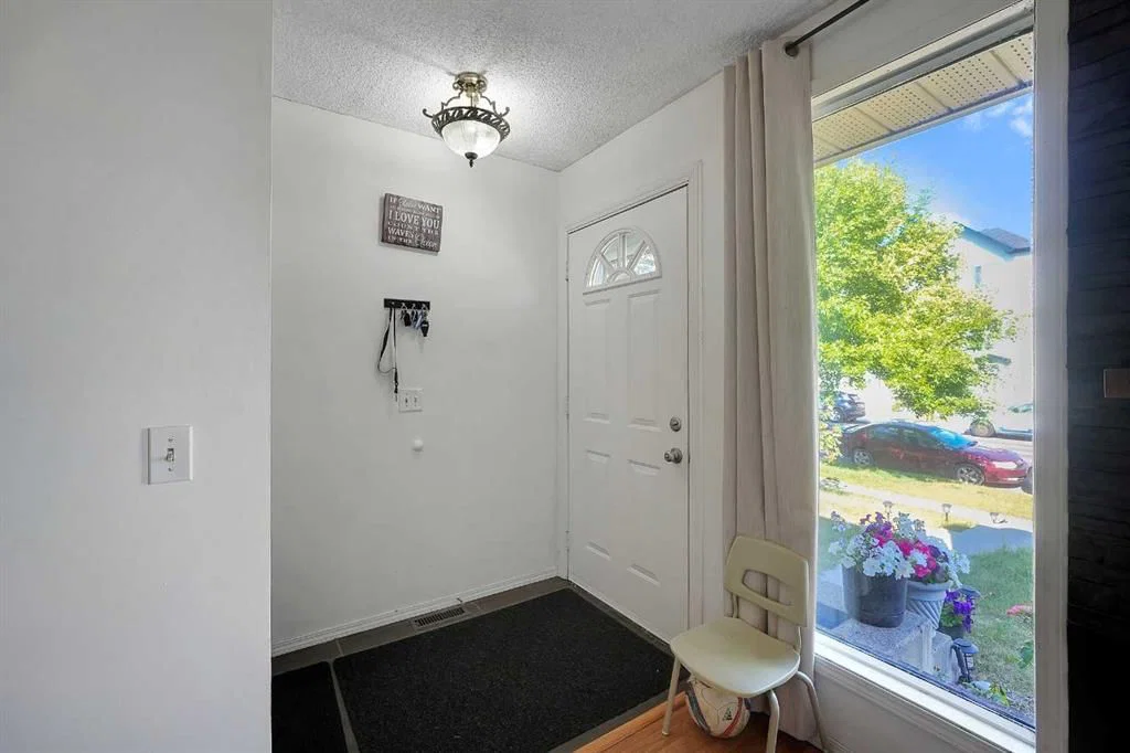 6507 Rundlehorn Drive NE, Calgary — photo 2 of 50