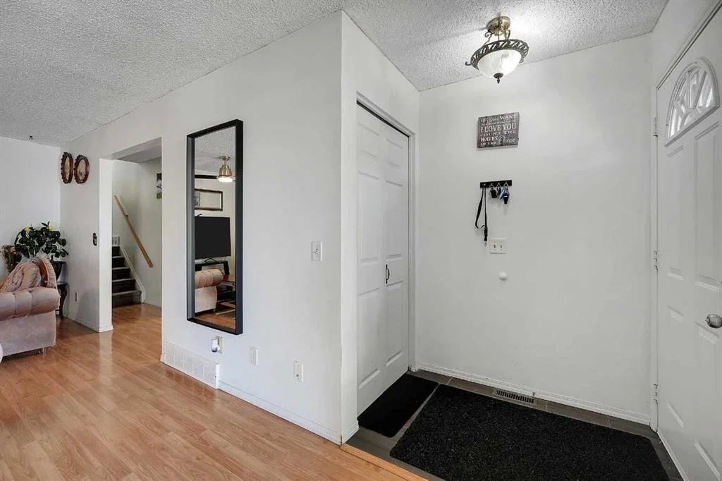 6507 Rundlehorn Drive NE, Calgary — photo 3 of 50