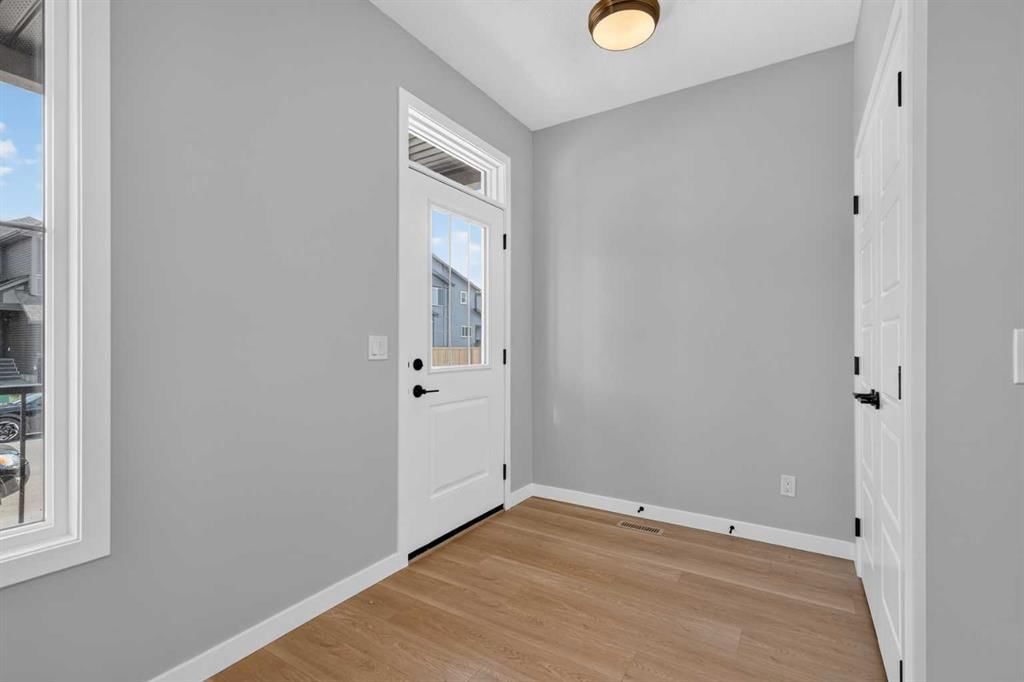 22 Chinook Winds Court SW, Airdrie — photo 4 of 34