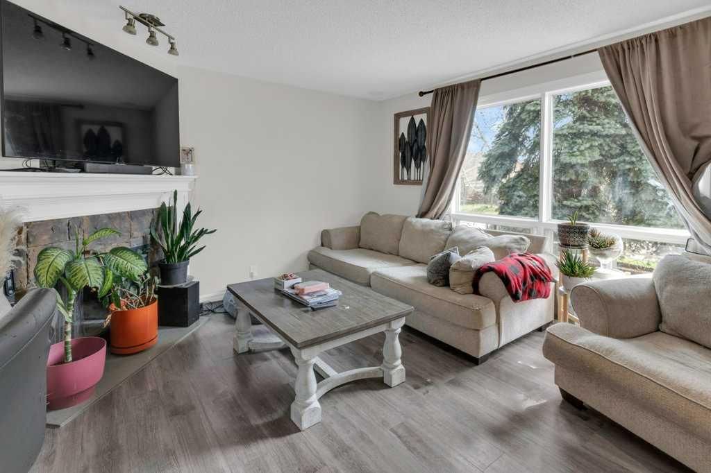 171 Erin Mount Place SE, Calgary — photo 4 of 24
