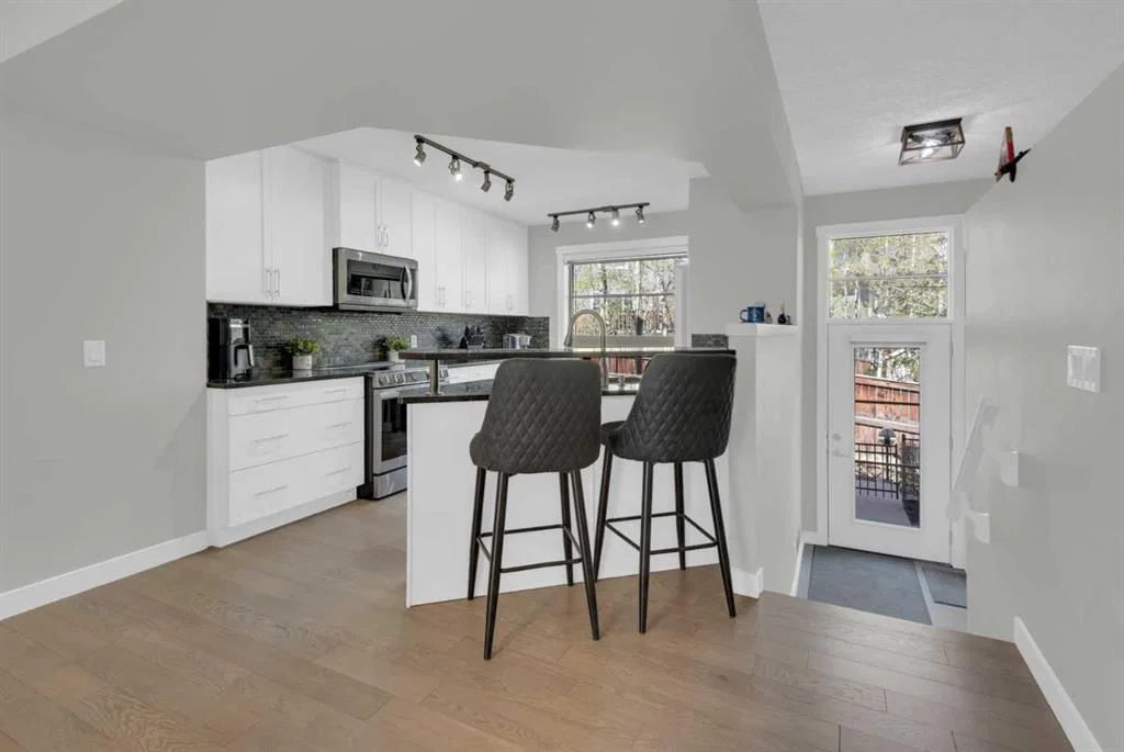 24 Aspen Hills Common SW, Calgary — main listing photo