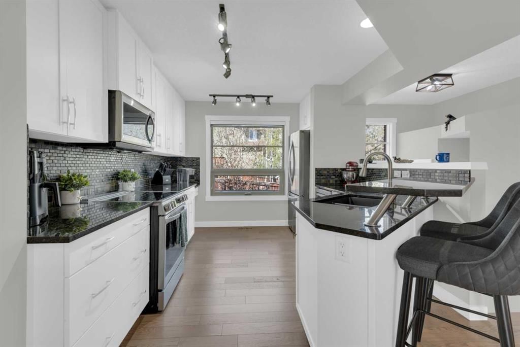 24 Aspen Hills Common SW, Calgary — photo 2 of 29