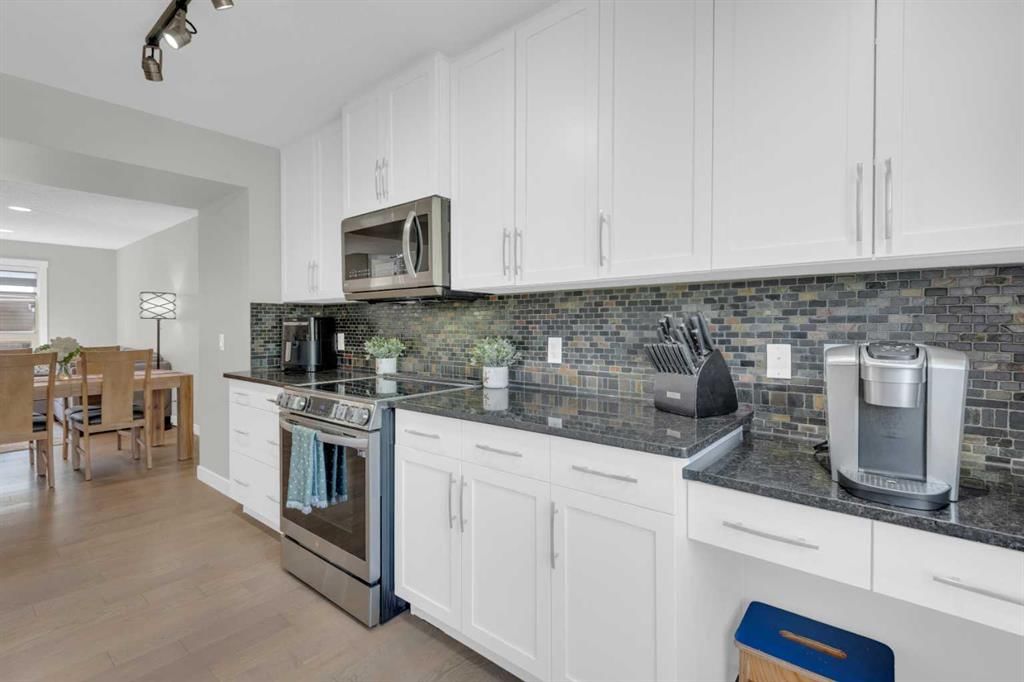 24 Aspen Hills Common SW, Calgary — photo 4 of 29