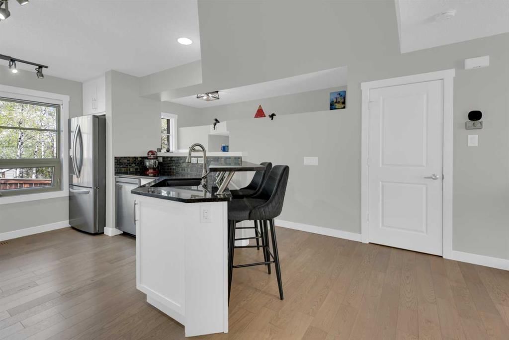 24 Aspen Hills Common SW, Calgary — photo 5 of 29