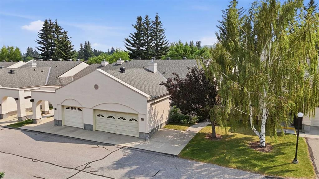 30 Sandarac Circle NW, Calgary — main listing photo
