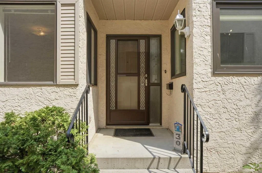 30 Sandarac Circle NW, Calgary — photo 2 of 46