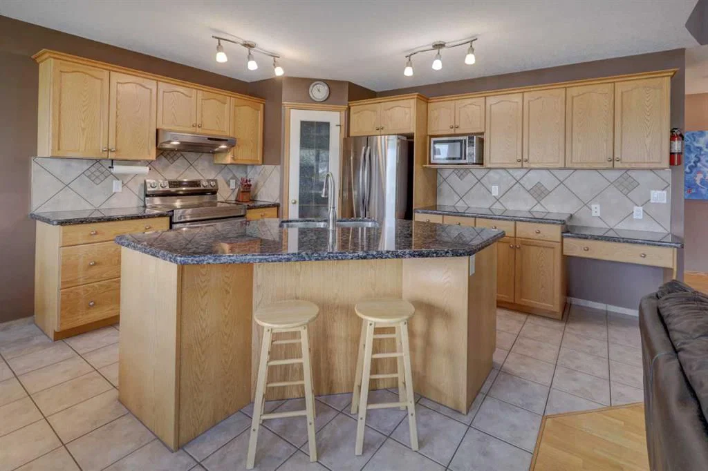 189 Citadel Crest Park NW, Calgary — photo 4 of 36