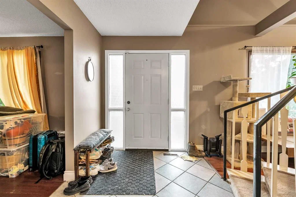 5820 Dalmead Crescent NW, Calgary — photo 3 of 47